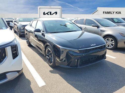 2025 Kia K4 GT-Line
