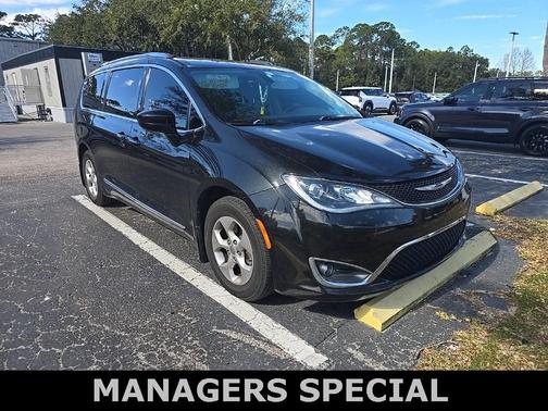 2017 Chrysler Pacifica Touring-L Plus