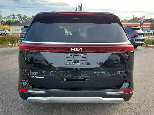 2024 Kia Carnival EX