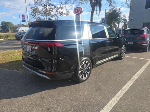 2024 Kia Carnival EX