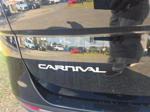 2024 Kia Carnival EX