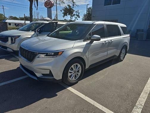 2023 Kia Carnival LX