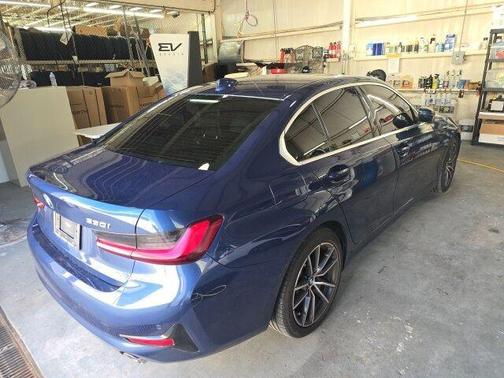 2022 BMW 330 i xDrive
