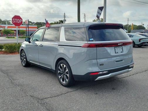 Ceramic Silver 2023 Kia Carnival EX
