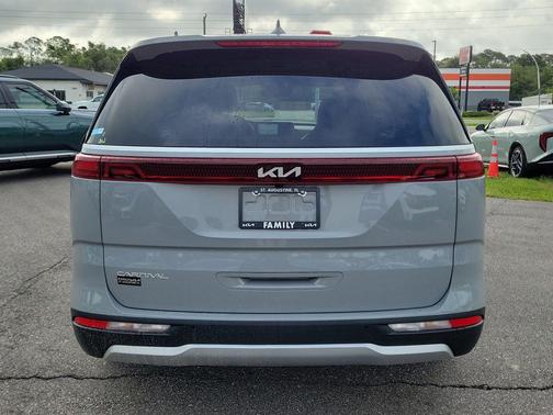 Ceramic Silver 2023 Kia Carnival EX