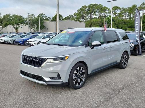 Ceramic Silver 2023 Kia Carnival EX