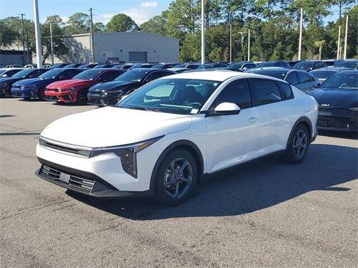 2025 Kia K4 LXS