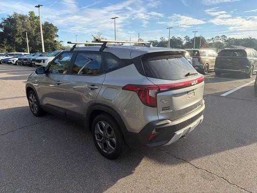 Steel Gray 2024 Kia Seltos LX