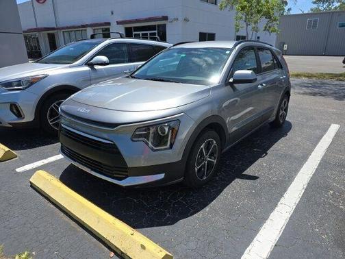 2024 Kia Niro LX