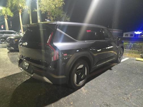 2026 Kia EV9 Light Long Range