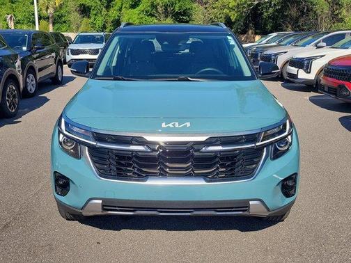 Blue / Black 2024 Kia Seltos S