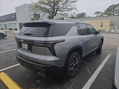 Sterling Gray Metallic 2025 Chevrolet Traverse High Country