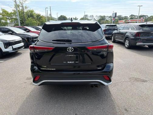 Midnight Black Metallic 2023 Toyota Highlander XSE
