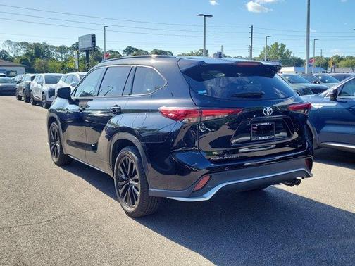 Midnight Black Metallic 2023 Toyota Highlander XSE