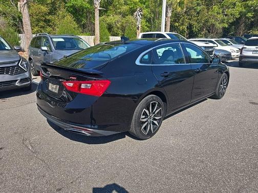 Mosaic Black Metallic 2022 Chevrolet Malibu RS