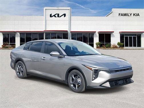 2025 Kia K4 LXS