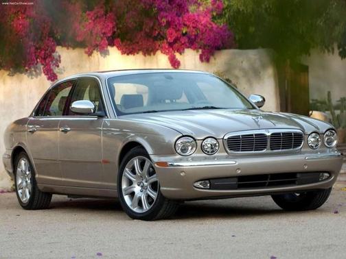 2004 Jaguar XJ8 