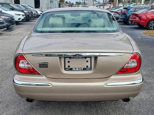 2004 Jaguar XJ8 