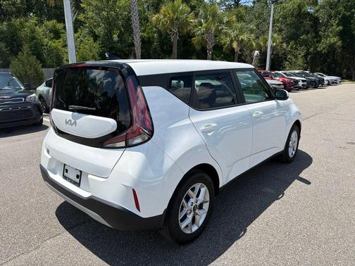 Snow White Pearl 2024 Kia Soul LX