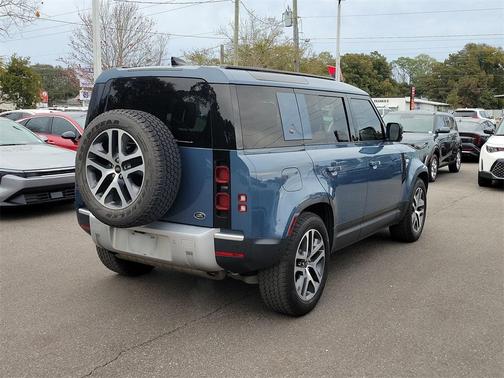 2020 Land Rover Defender 110 SE