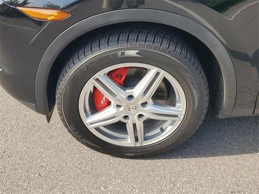 2014 Porsche Cayenne Platinum Edition