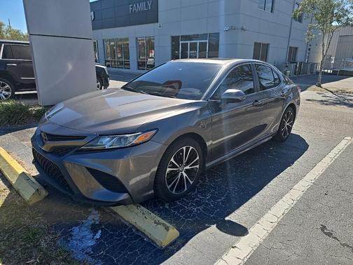 2020 Toyota Camry SE