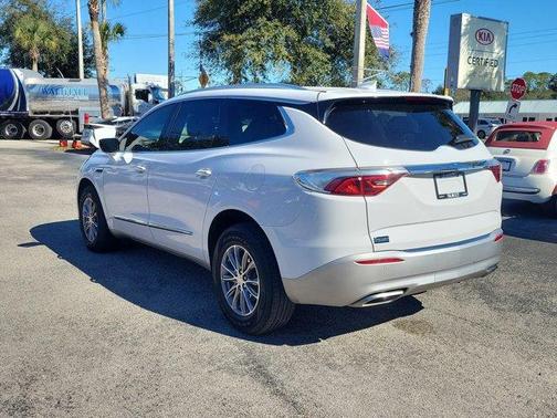 2022 Buick Enclave Essence