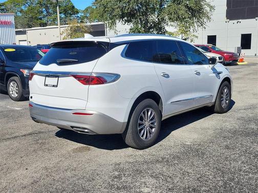 2022 Buick Enclave Essence