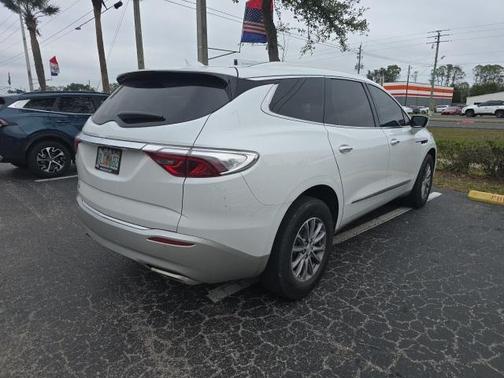 2022 Buick Enclave Essence