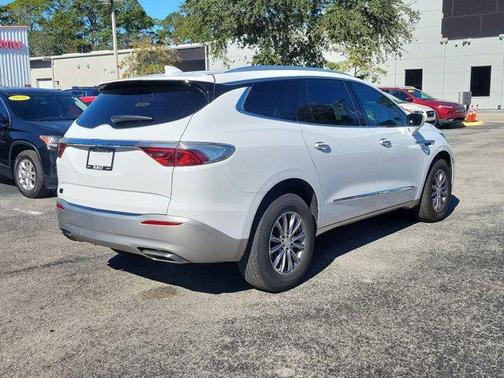 2022 Buick Enclave Essence