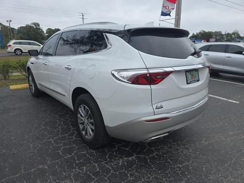 2022 Buick Enclave Essence