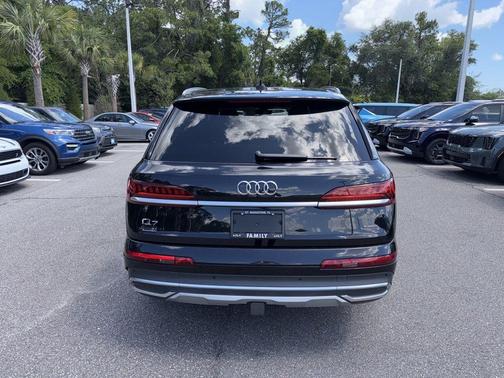 Orca Black Metallic 2021 Audi Q7 55 Premium Plus