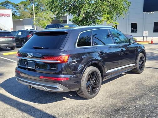 Orca Black Metallic 2021 Audi Q7 55 Premium Plus