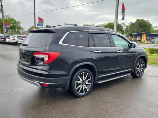 Crystal Black Pearl 2019 Honda Pilot Touring 8-Passenger