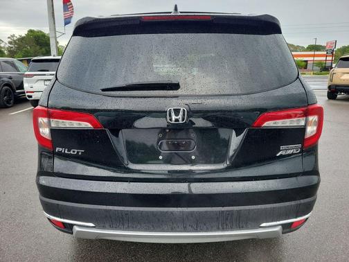 Crystal Black Pearl 2019 Honda Pilot Touring 8-Passenger