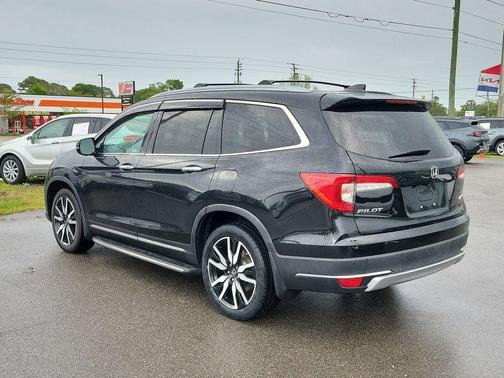 Crystal Black Pearl 2019 Honda Pilot Touring 8-Passenger