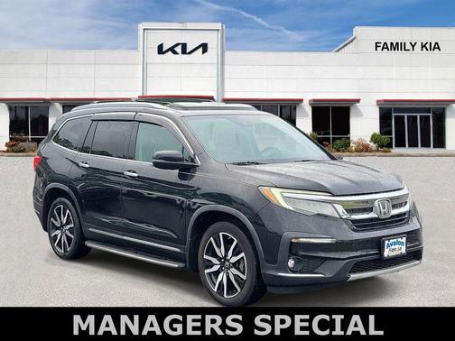 Crystal Black Pearl 2019 Honda Pilot Touring 8-Passenger