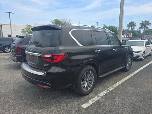 2023 INFINITI QX80 Luxe