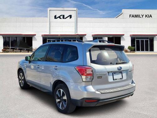 Ice Silver Metallic 2017 Subaru Forester 2.5i Premium
