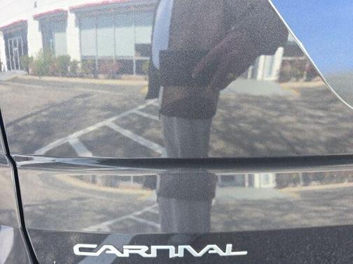 2023 Kia Carnival LX