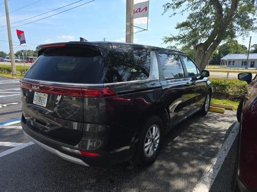 2023 Kia Carnival LX