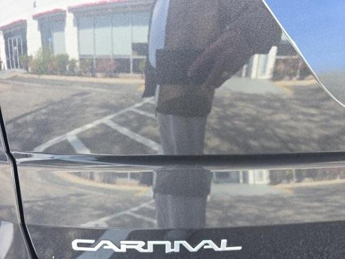 2023 Kia Carnival LX