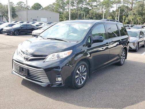 2019 Toyota Sienna XLE
