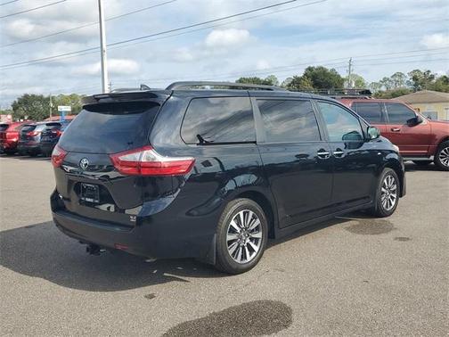 2019 Toyota Sienna XLE