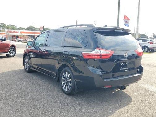 2019 Toyota Sienna XLE
