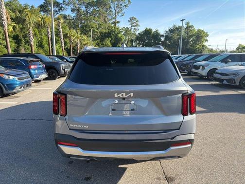 Everlasting Silver 2025 Kia Sorento S
