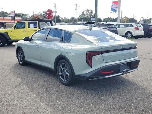 2025 Kia K4 LXS