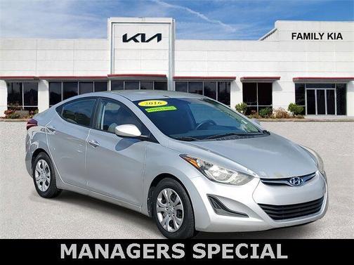 2016 Hyundai ELANTRA SE