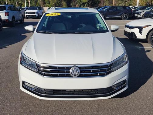 2016 Volkswagen Passat 1.8T SE