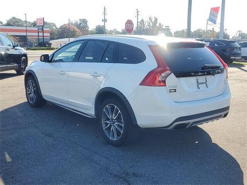 2015 Volvo V60 Cross Country T5